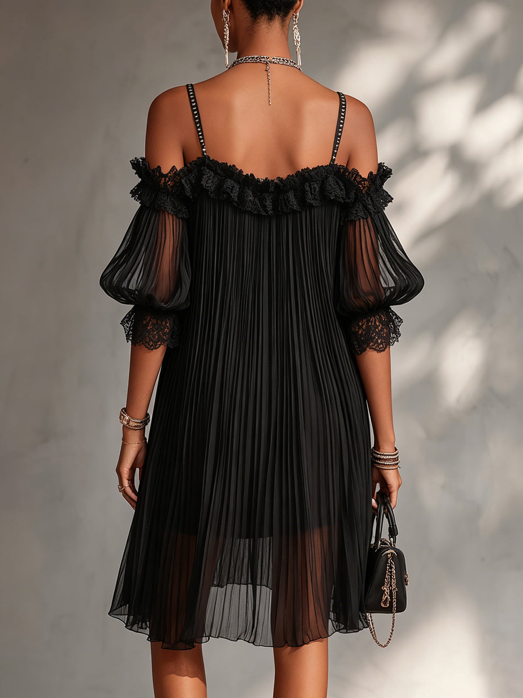 Margaret | Schwarzes Chiffon-Minikleid mit schulterfreiem Design und Spitzenverarbeitung