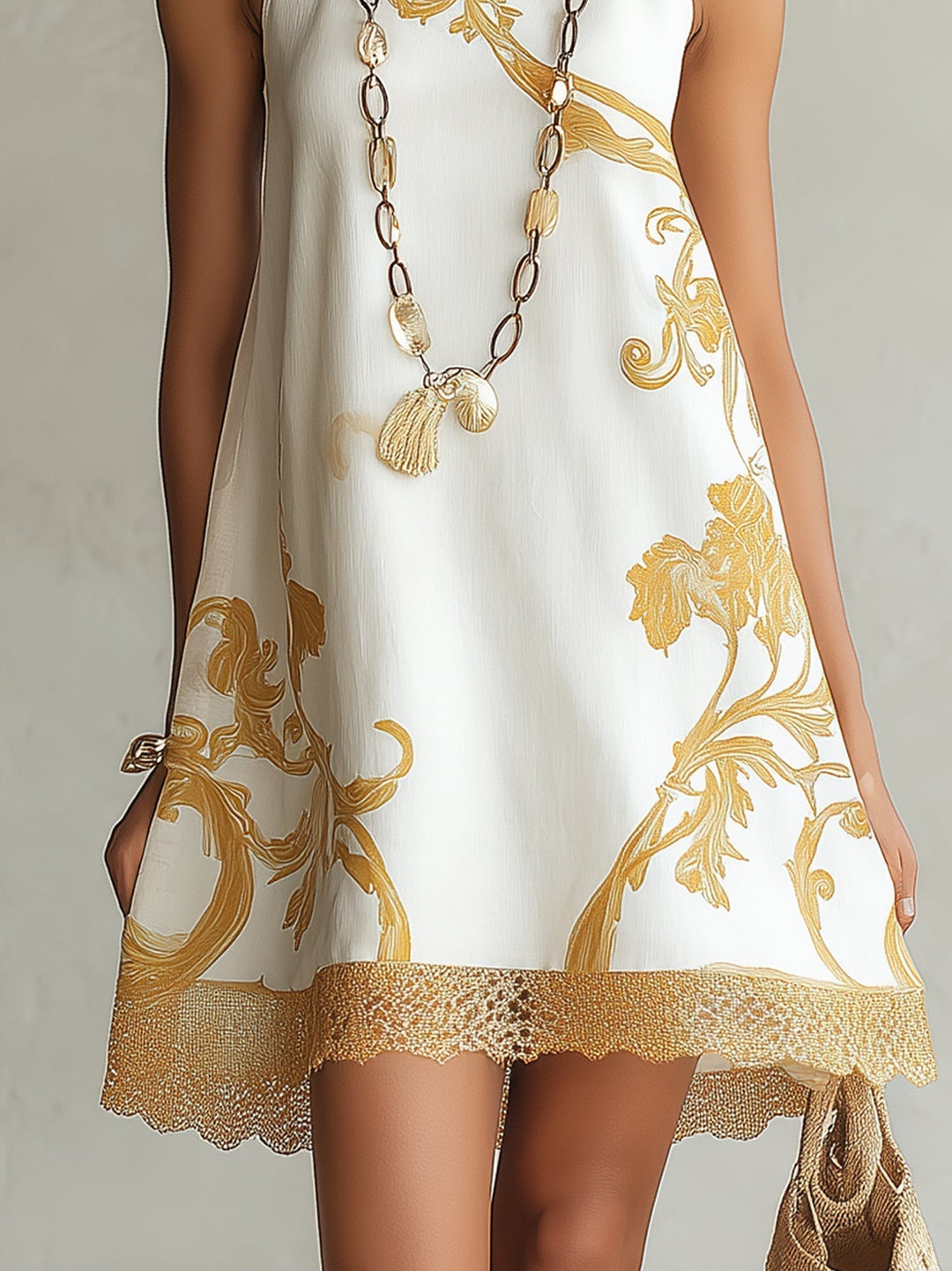 Héloïse | Weißes Spitzen-Minikleid mit goldenen Akzenten