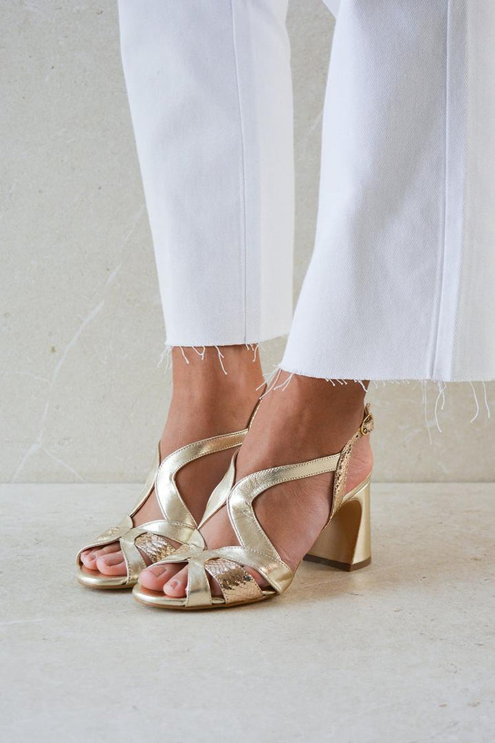 Breite Cut-Out Peeptoe-Absätze mit unregelmäßigem Design