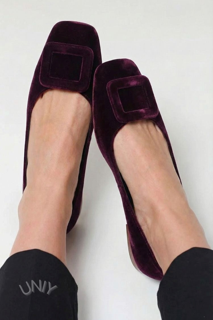 Ballerinas mit quadratischer Spitze aus Samt mit Schnalle