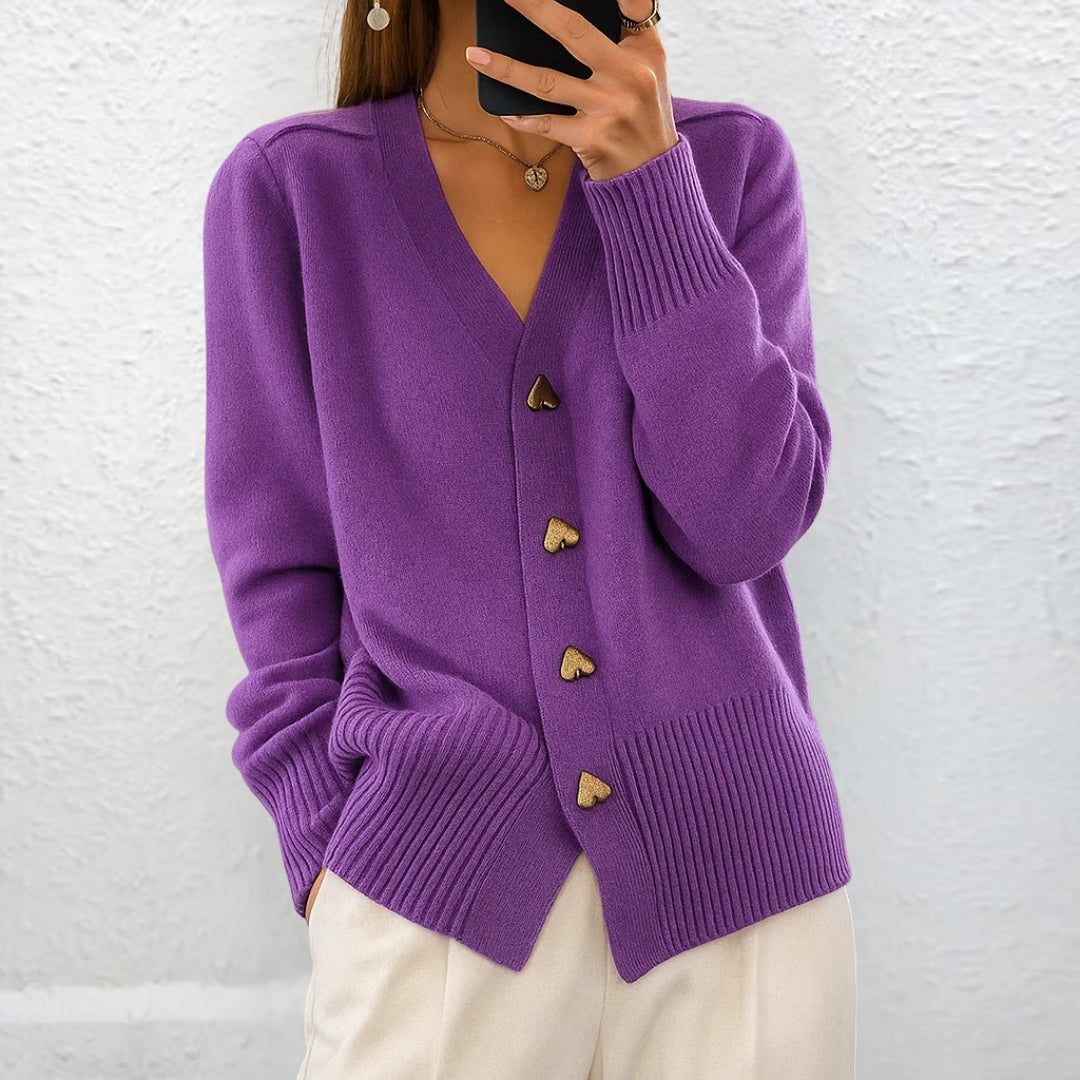 Lydia™ | Eleganter Pullover mit Herzknöpfen