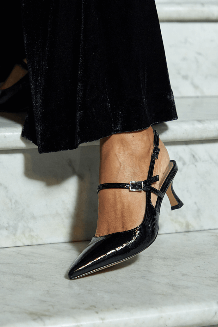 Extra glänzende Slingback-Absätze in Schwarz mit Spitze