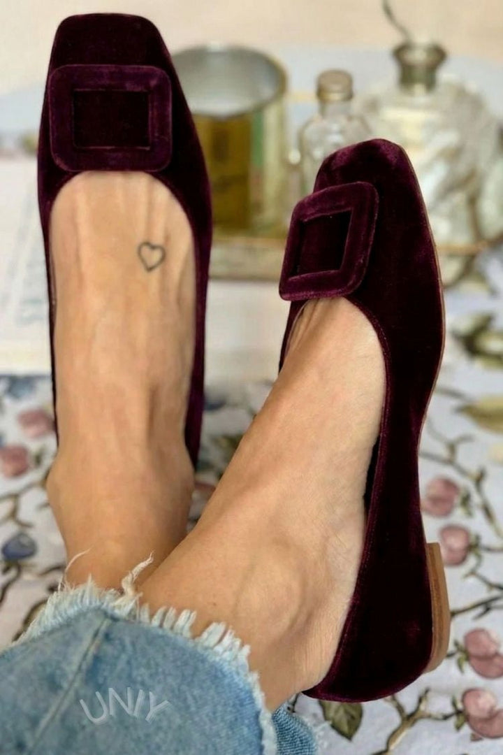 Ballerinas mit quadratischer Spitze aus Samt mit Schnalle