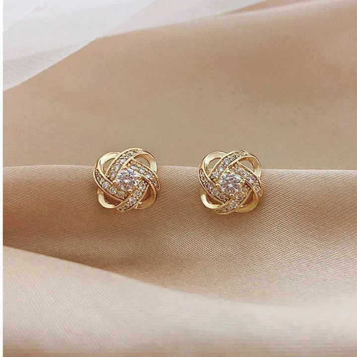 Goldene Spiralohrringe mit Kristallen