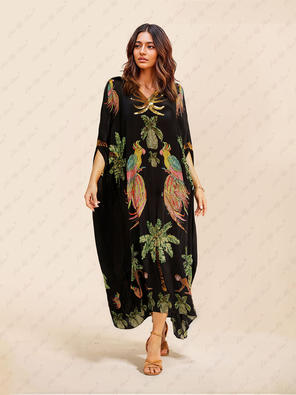 Robe mit schulterfreiem Schnitt