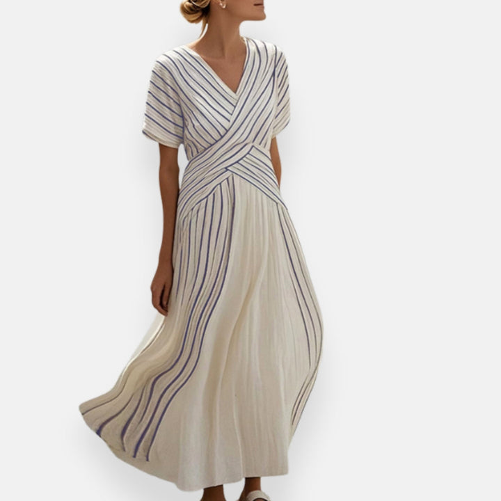 Fließendes Kleid mit eleganten Streifen