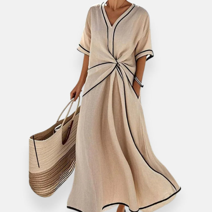 Kleid mit Schleife und kontrastierenden Kanten