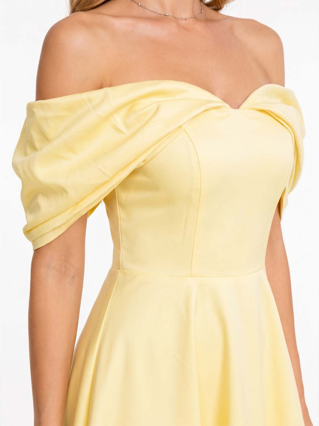Elegantes Maxikleid mit Schulterfrei