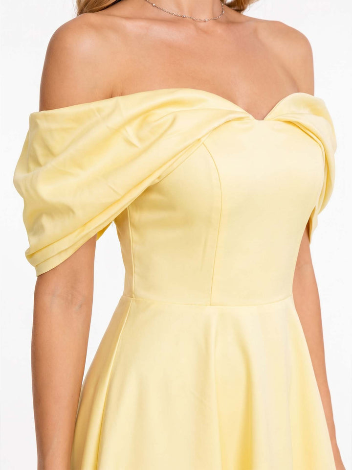 Elegantes Maxikleid mit Schulterfrei