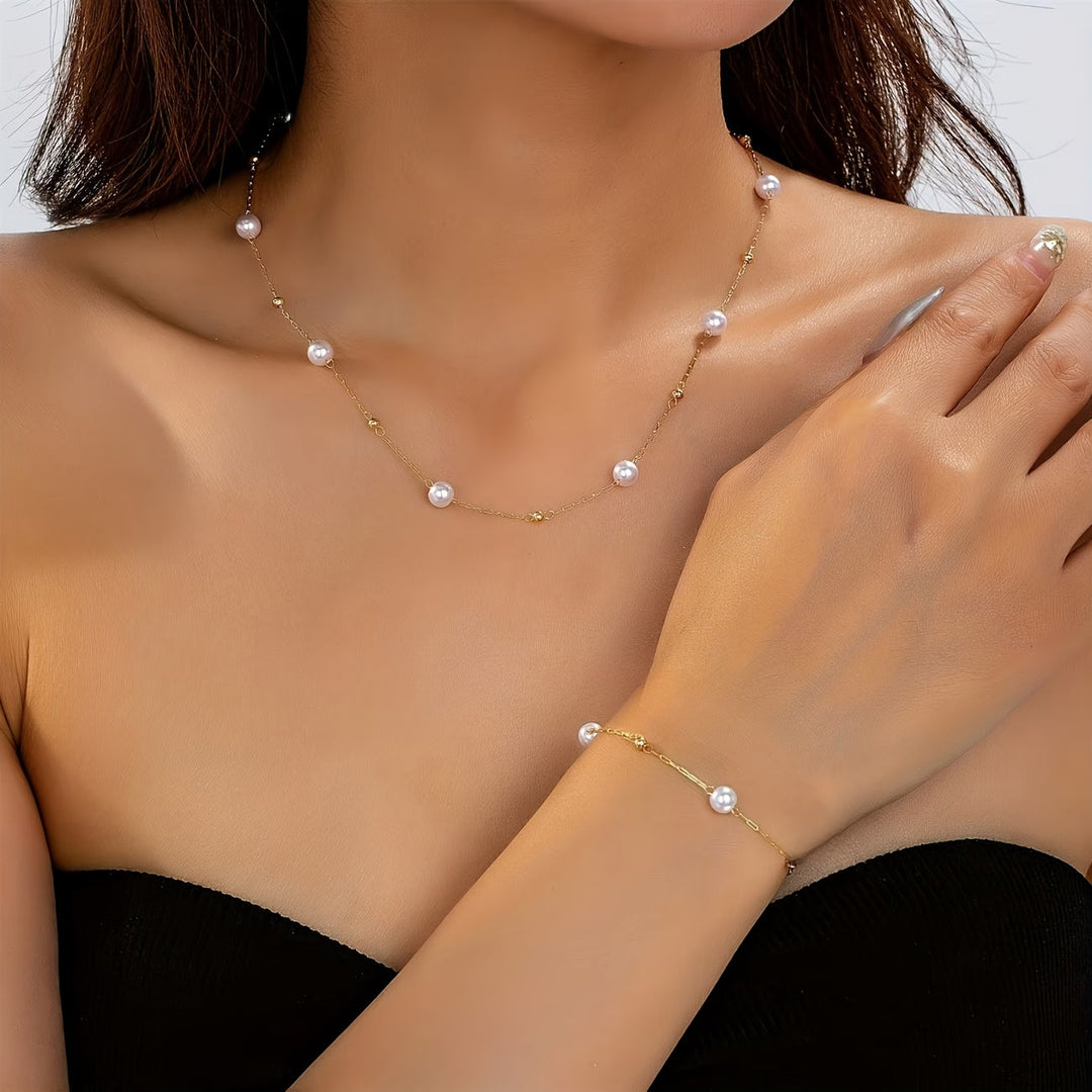 Set aus zarten Perlenketten