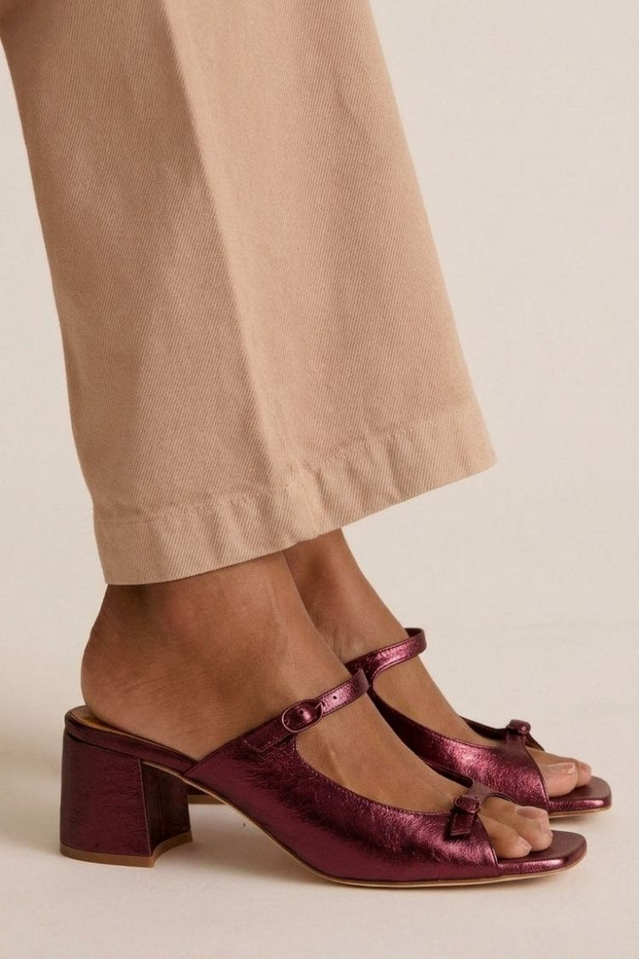 Breite Absatz Slingback Cut-Out Farbblock Gold