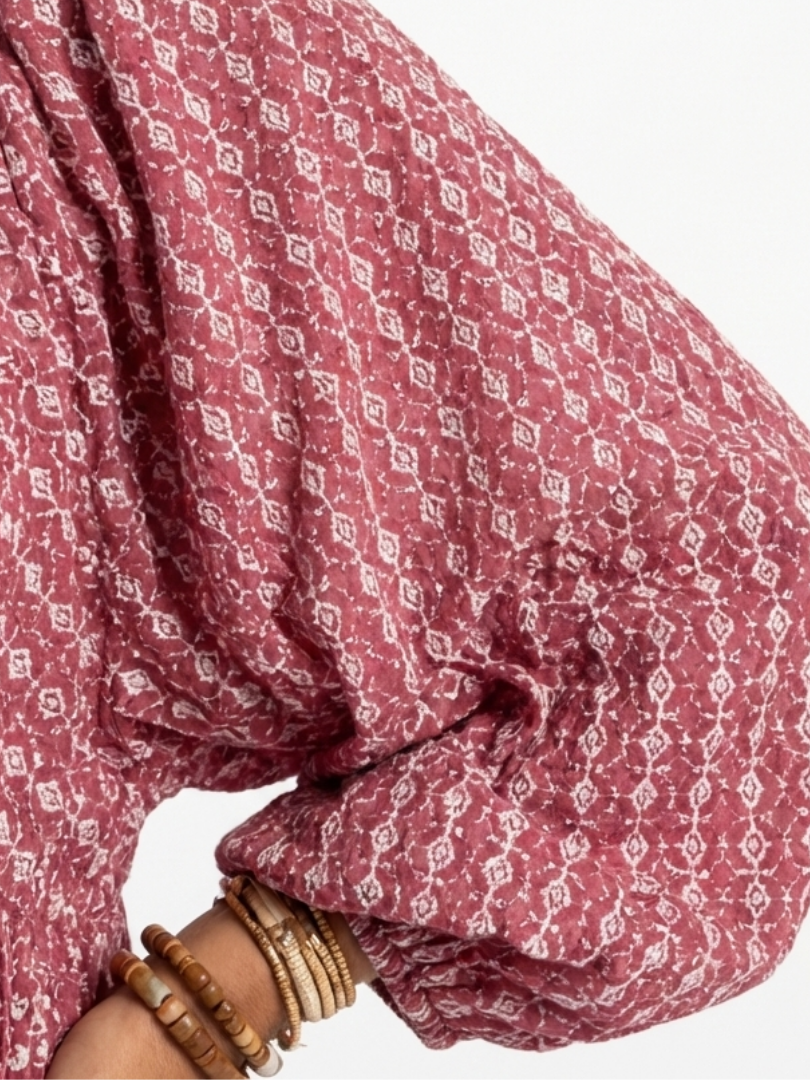 Arlette | Midikleid mit langen Ärmeln und geometrischem Druck