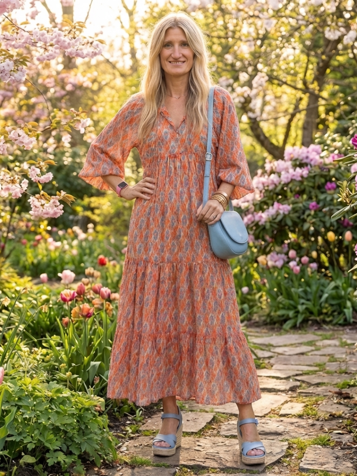 Amara | Midikleid mit V-Ausschnitt, geometrischem Druck und Volants