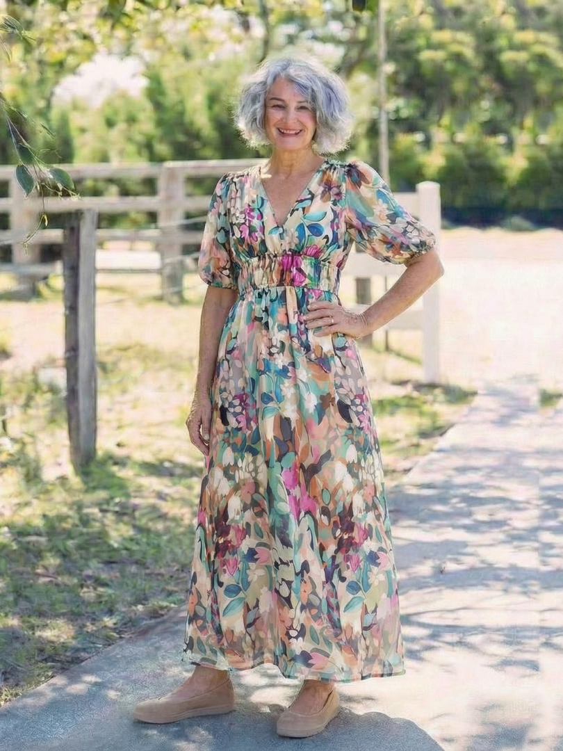 Eulalie | Midikleid mit V-Ausschnitt, kurzen Ärmeln und gereihter Taille