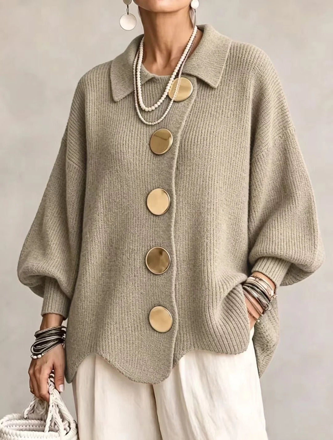 Svea | Oversize-Strickjacke mit goldfarbenen Knöpfen