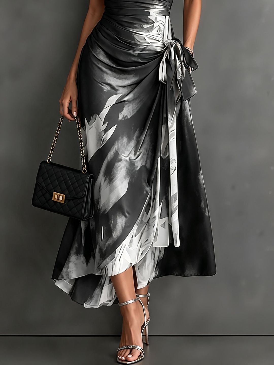 Carlotta | Midi-Wickelkleid in abstraktem Druck, Schwarz und Weiß