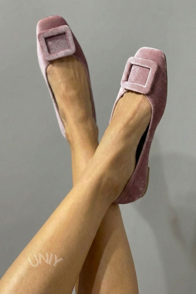 Ballerinas mit quadratischer Spitze aus Samt mit Schnalle