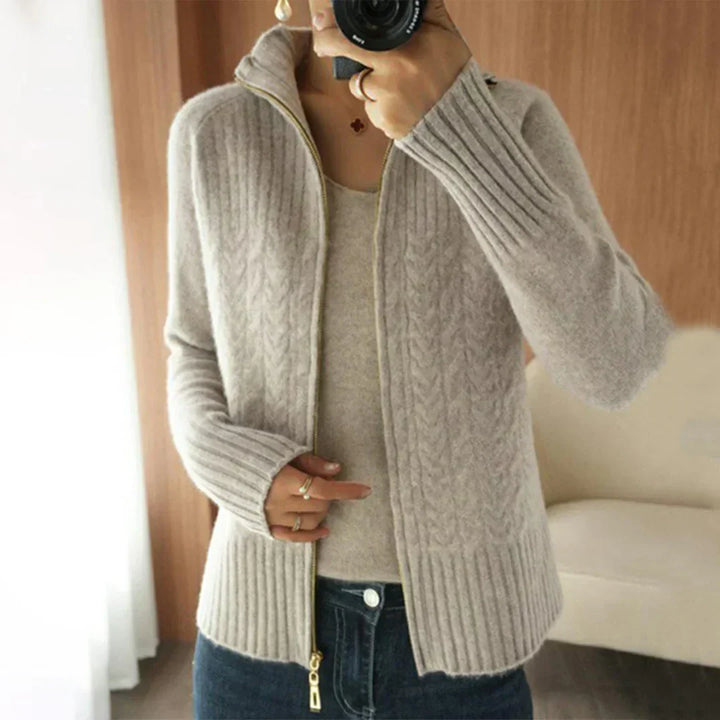 Mila - Pfirsichfarbener Strickpullover mit Reißverschluss und V-Ausschnitt