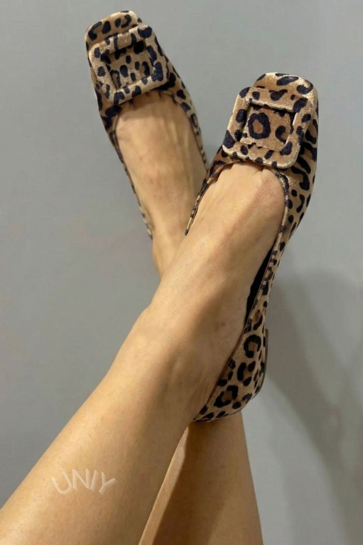 Ballerinas mit quadratischer Spitze aus Samt mit Schnalle