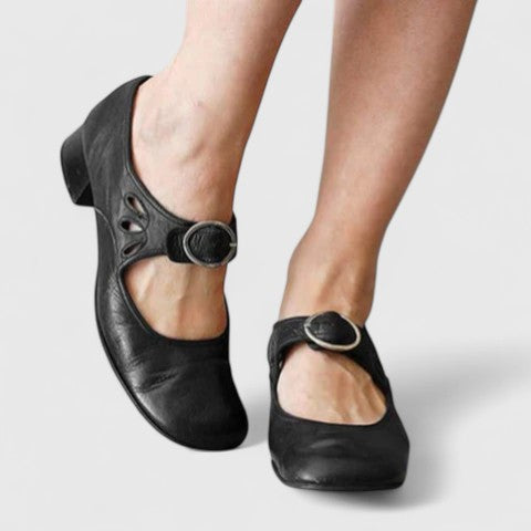 Eilena | Riemchenschuhe mit Lochmuster