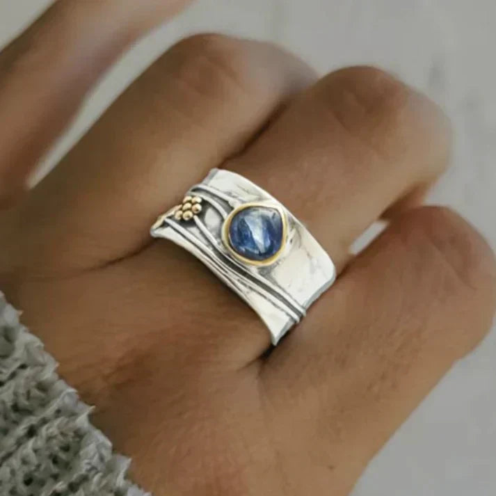 Vintage-Ring mit blauem Saphir in Silber