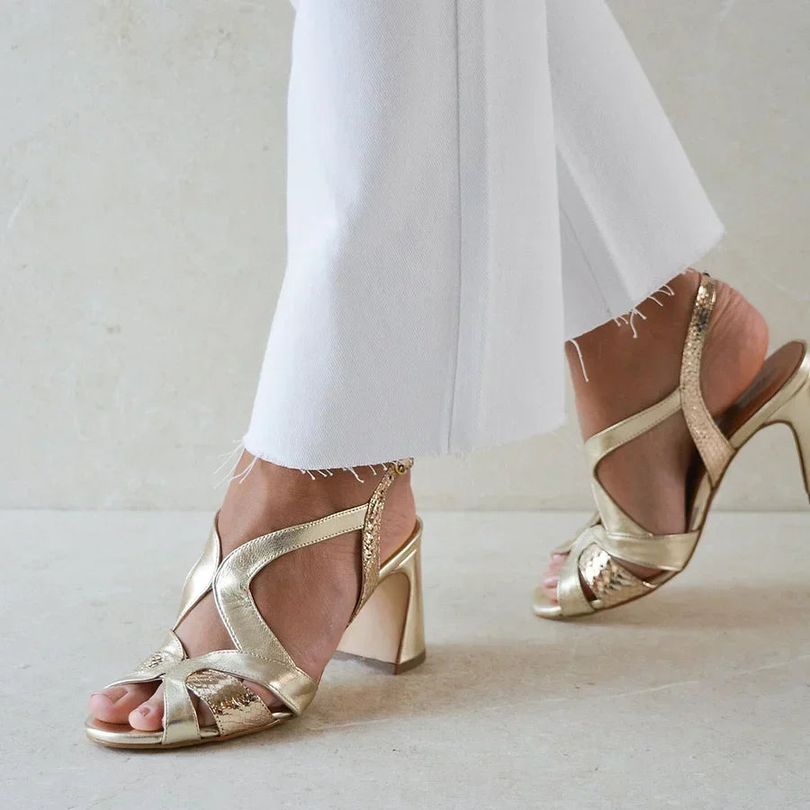 Breite Cut-Out Peeptoe-Absätze mit unregelmäßigem Design