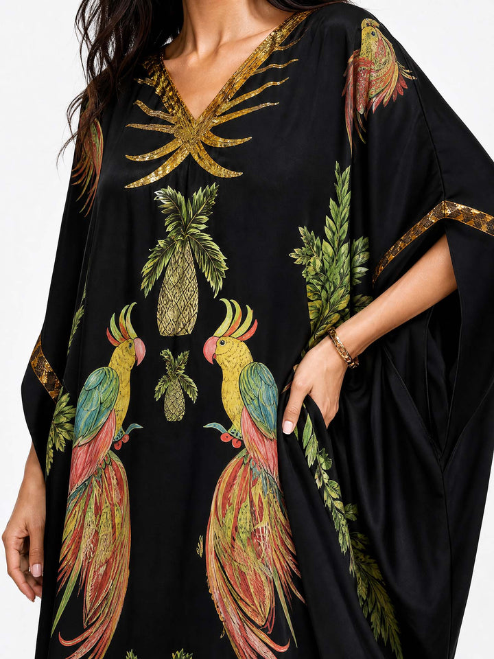 Robe mit schulterfreiem Schnitt