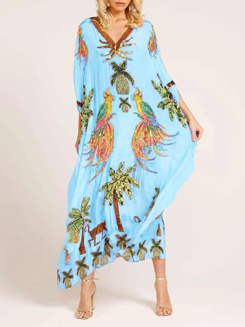 Robe mit schulterfreiem Schnitt