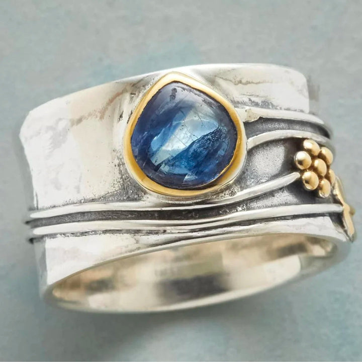 Vintage-Ring mit blauem Saphir in Silber