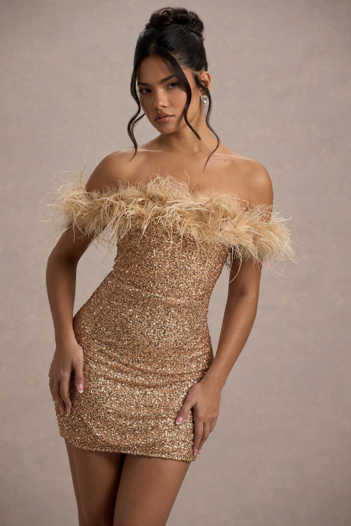 Funkelndes Kleid mit Federn