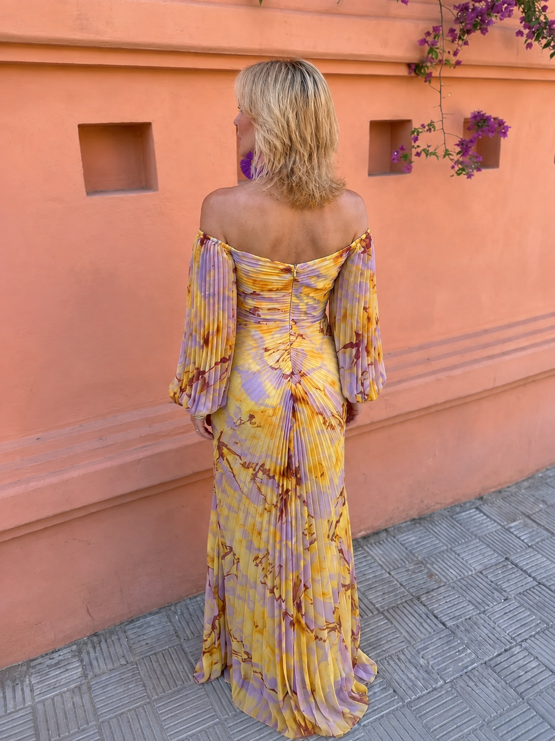 Greta – Langes Blumenkleid mit tiefem Ausschnitt