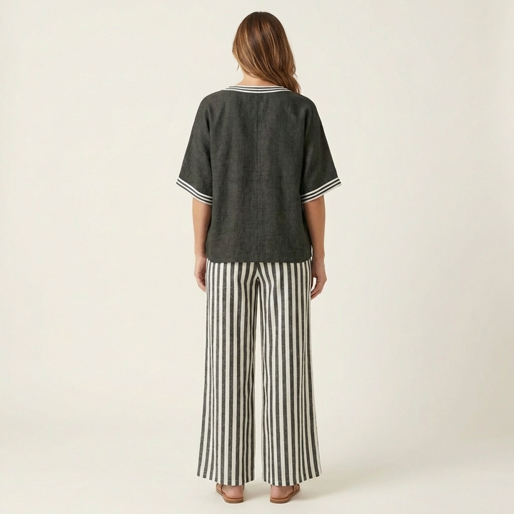 Lidewij Set mit V-Ausschnitt Top und gestreifter Hose