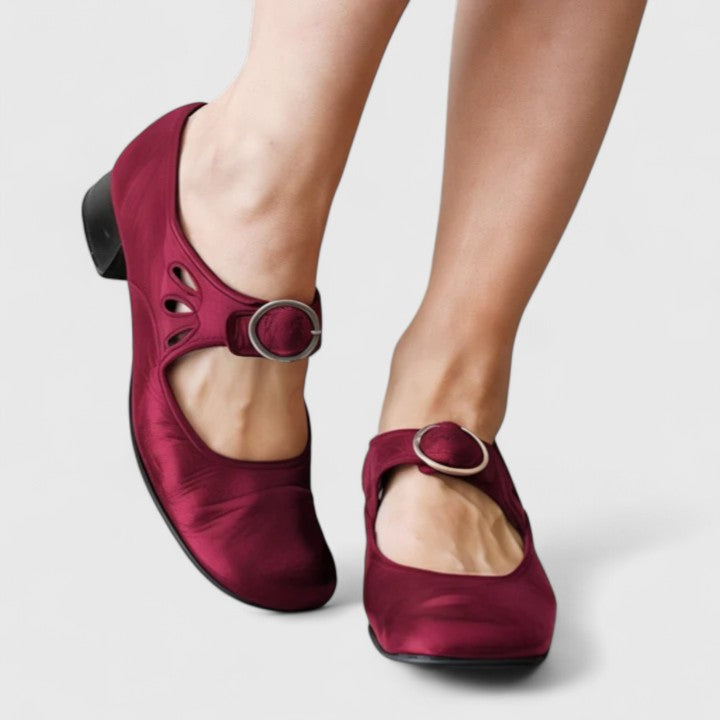 Eilena | Riemchenschuhe mit Lochmuster