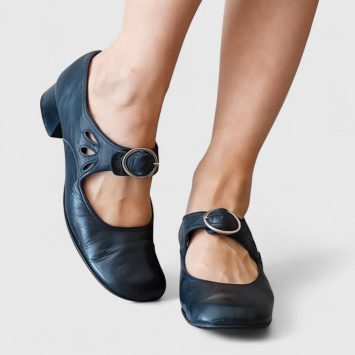 Eilena | Riemchenschuhe mit Lochmuster