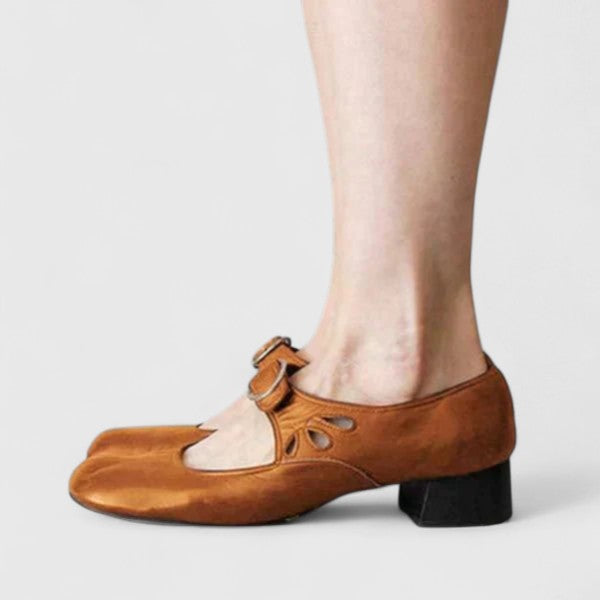 Eilena | Riemchenschuhe mit Lochmuster