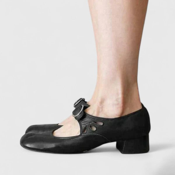 Eilena | Riemchenschuhe mit Lochmuster