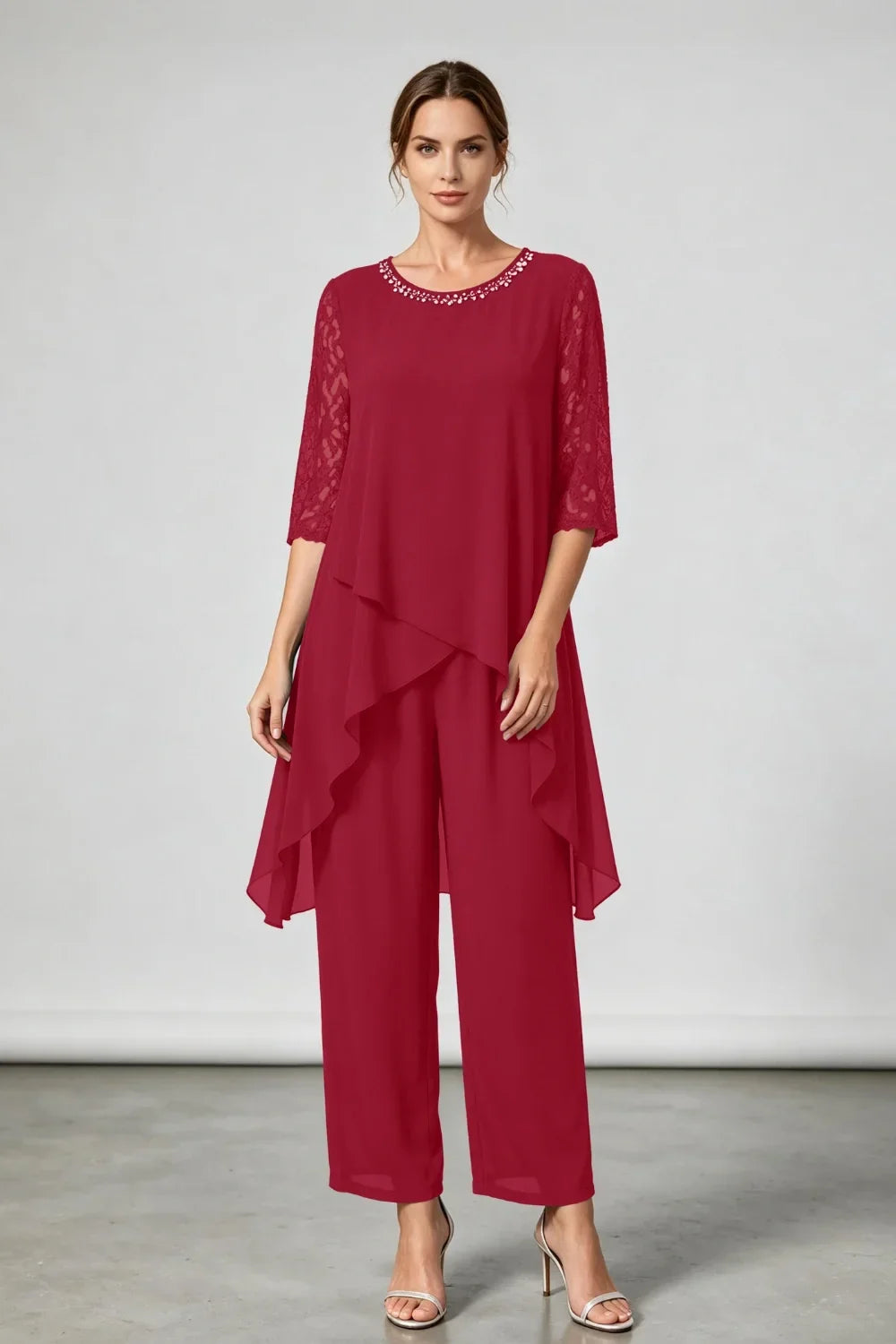 Pfauenblaues, geschichtetes Chiffon-Jumpsuit mit Perlenkragen