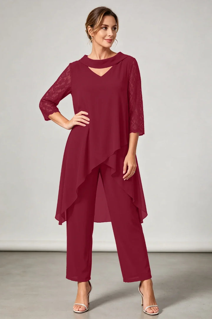 Pflaumenfarbenes Chiffon-Jumpsuit mit V-Ausschnitt, Perlen und Spitzenärmeln