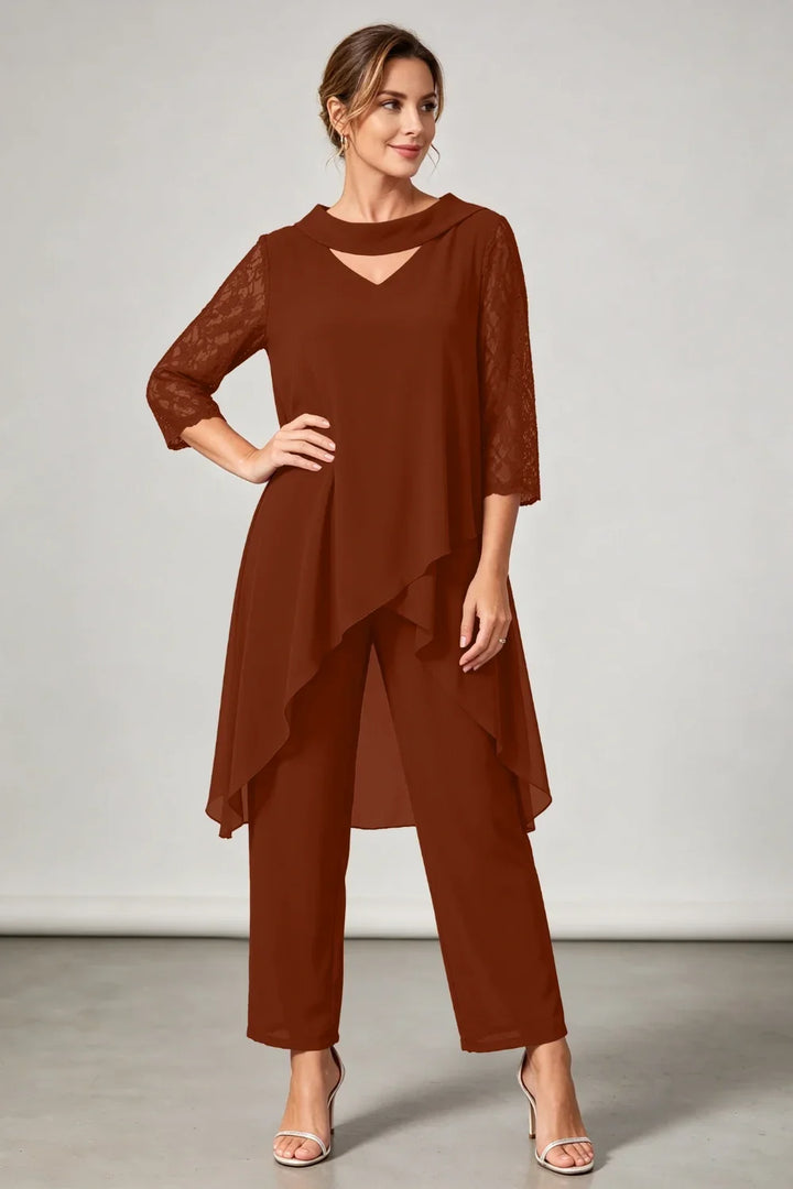 Pflaumenfarbenes Chiffon-Jumpsuit mit V-Ausschnitt, Perlen und Spitzenärmeln