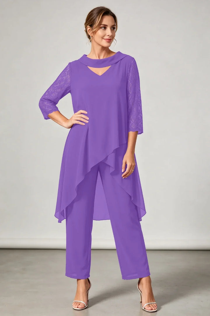 Pflaumenfarbenes Chiffon-Jumpsuit mit V-Ausschnitt, Perlen und Spitzenärmeln