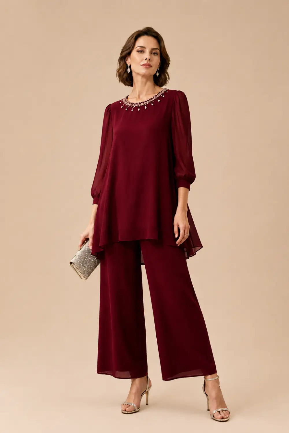 Gestuftes Chiffon-Jumpsuit mit Perlen und Dreiviertelärmeln