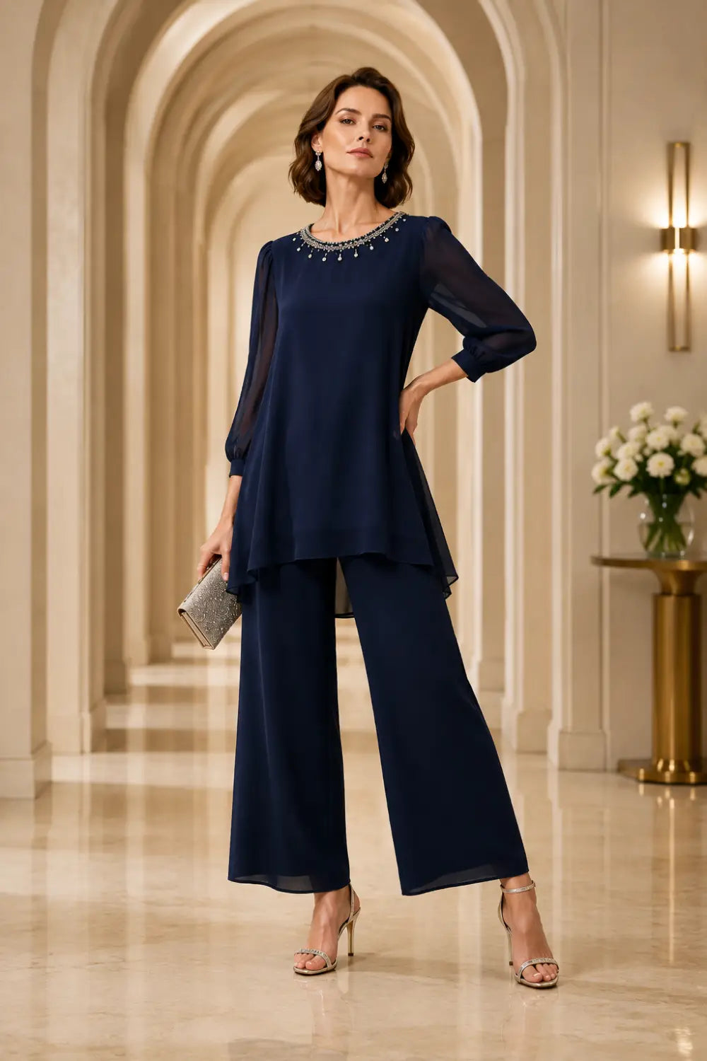 Gestuftes Chiffon-Jumpsuit mit Perlen und Dreiviertelärmeln