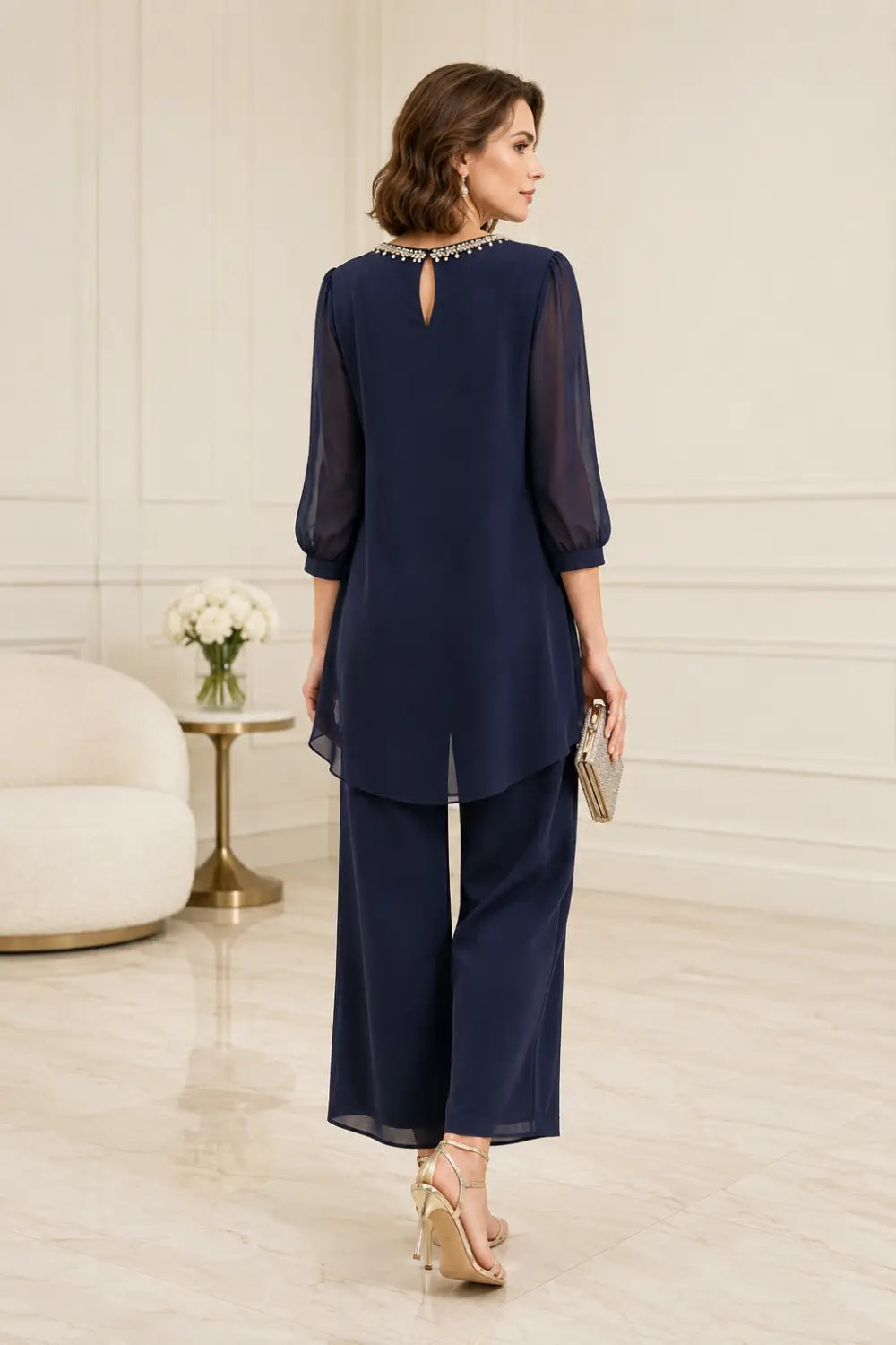 Gestuftes Chiffon-Jumpsuit mit Perlen und Dreiviertelärmeln