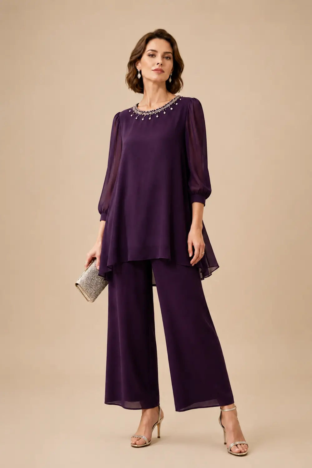 Gestuftes Chiffon-Jumpsuit mit Perlen und Dreiviertelärmeln
