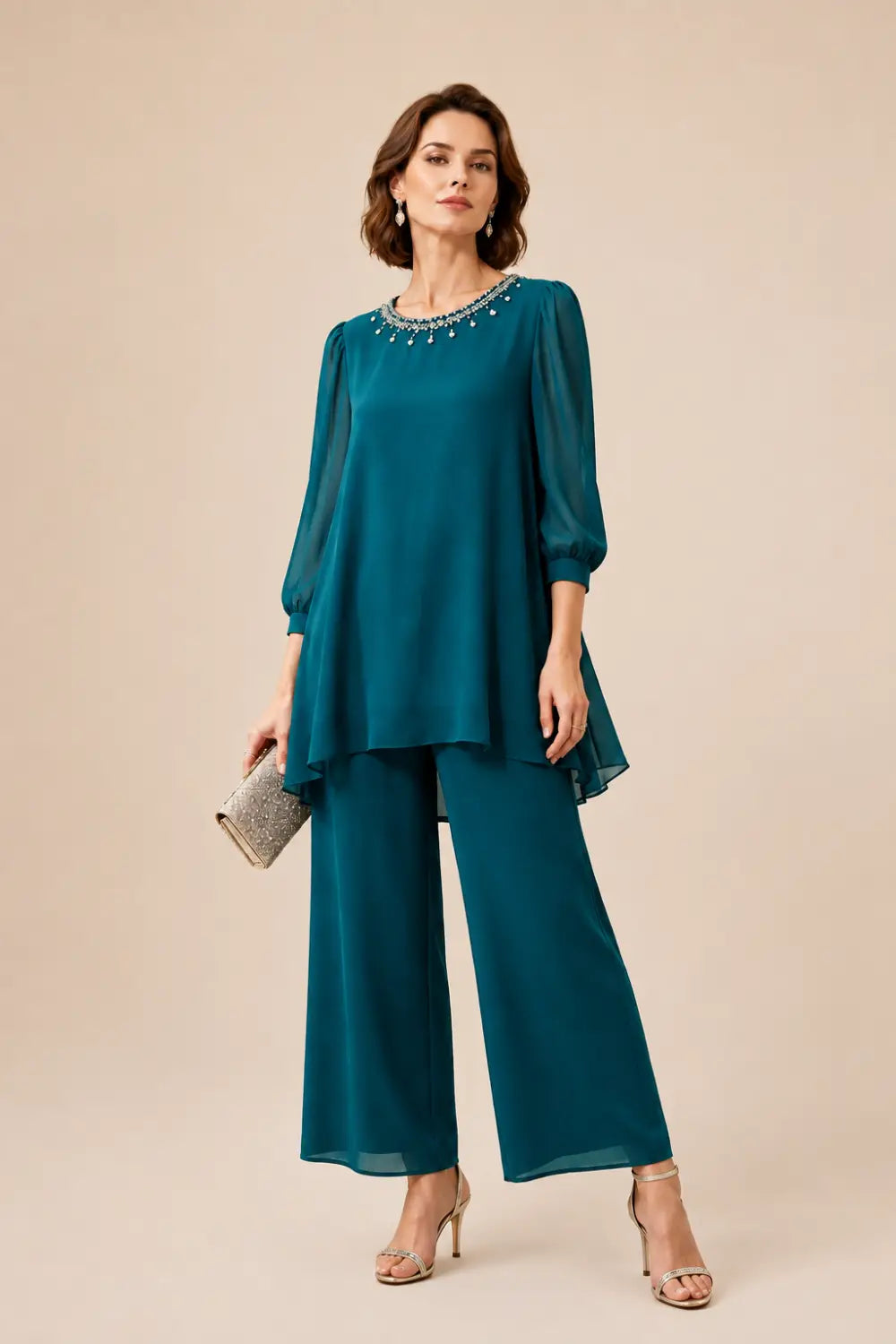 Gestuftes Chiffon-Jumpsuit mit Perlen und Dreiviertelärmeln