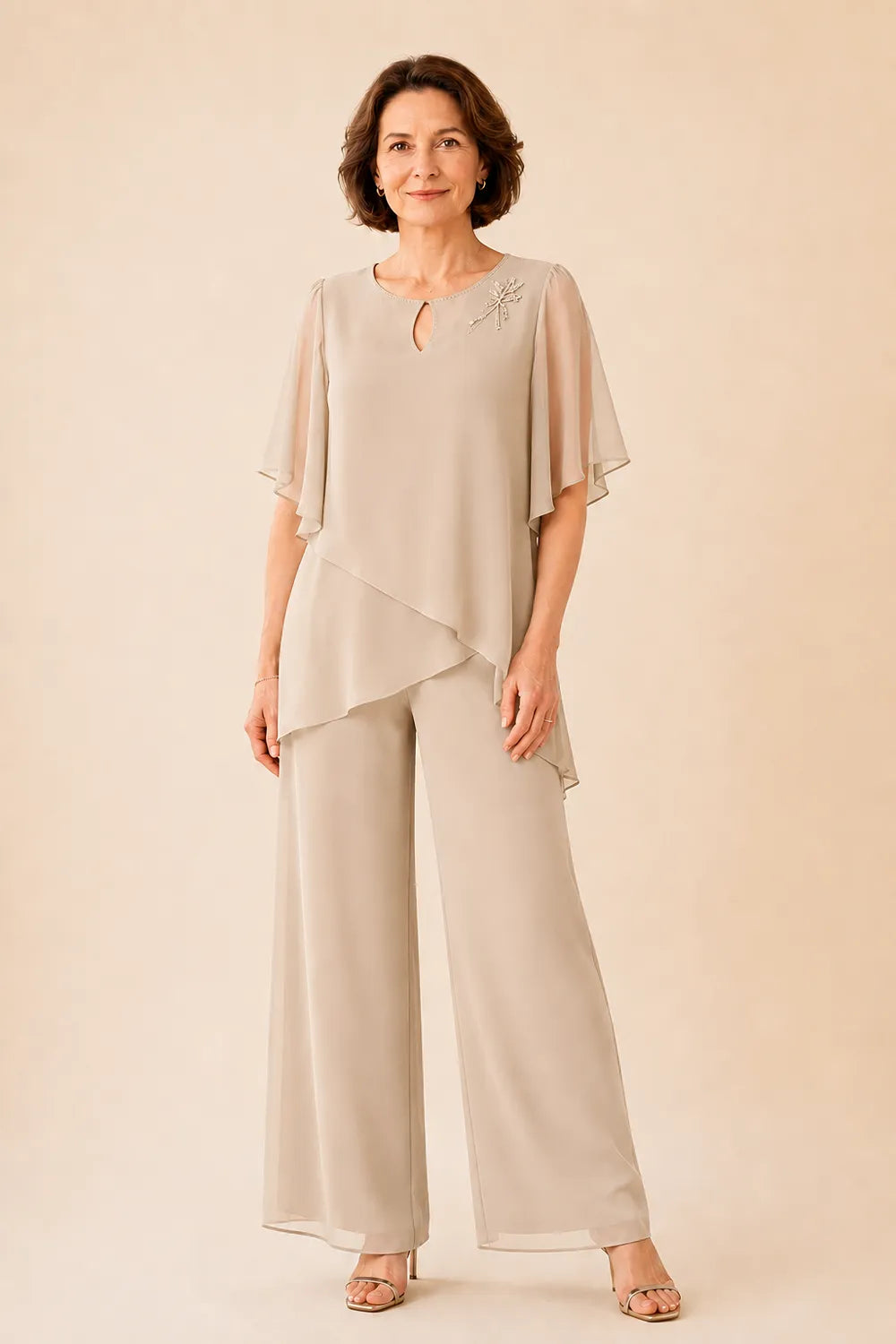Hosenanzug mit Chiffon-Overlay und dekorativem Schlüssel-Ausschnitt