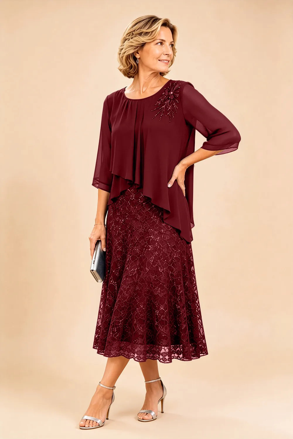 Chiffonkleid für die Mutter der Braut mit Spitzenoverlay