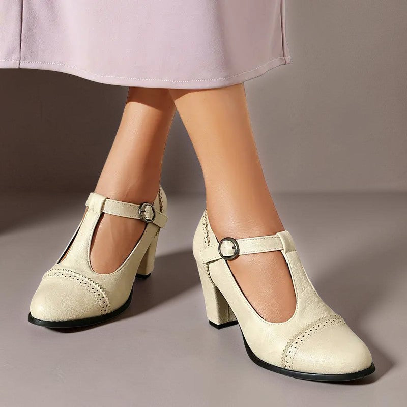 Perforierte Pumps mit Riemchen Sandrine