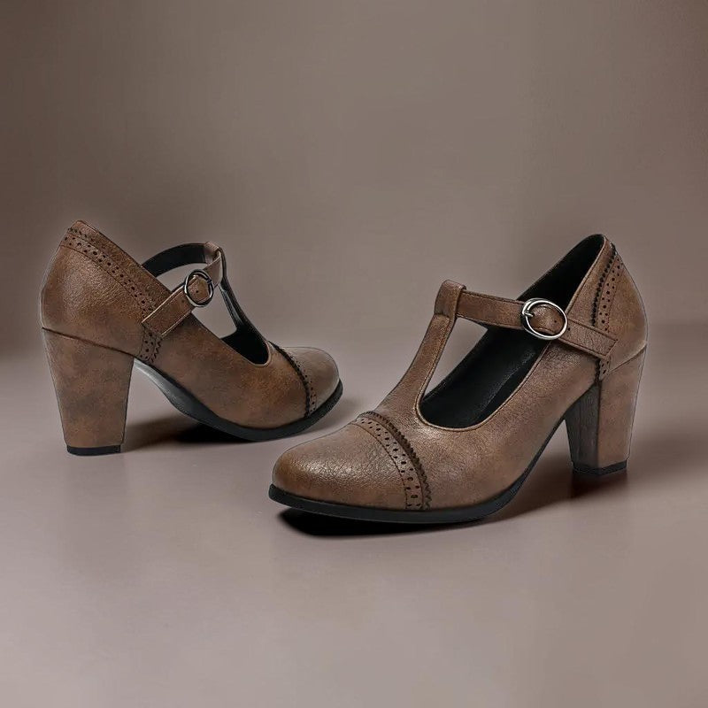 Perforierte Pumps mit Riemchen Sandrine