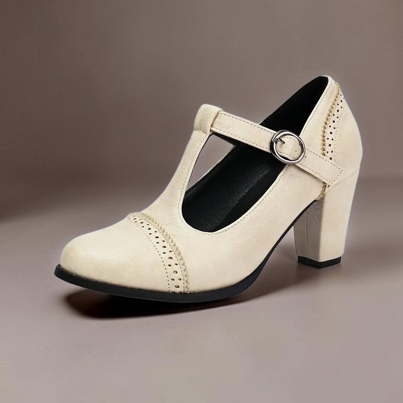 Perforierte Pumps mit Riemchen Sandrine